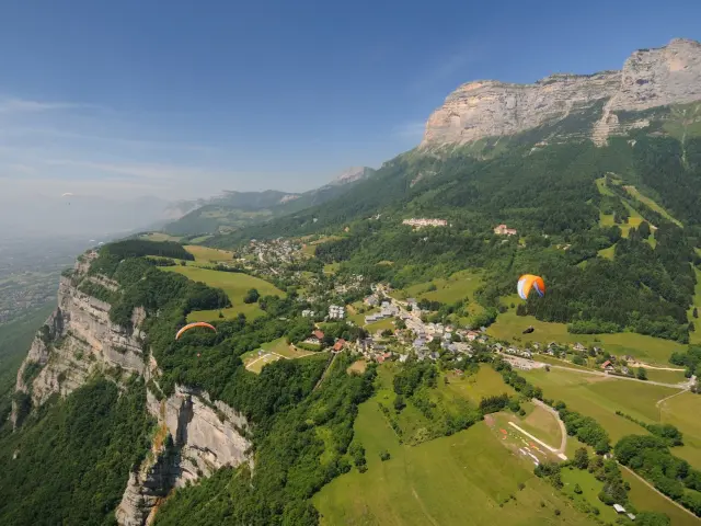 Plateau Des Petites Roches Et Parapentesbis Alain Douce E1539870971532